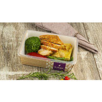 Chicken breast with potato gratin and vegetables