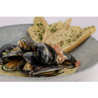 Mussels in creamy white wine sauce